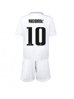 Real Madrid Luka Modric #10 Heimtrikotsatz für Kinder 2022-23 Kurzarm (+ Kurze Hosen)